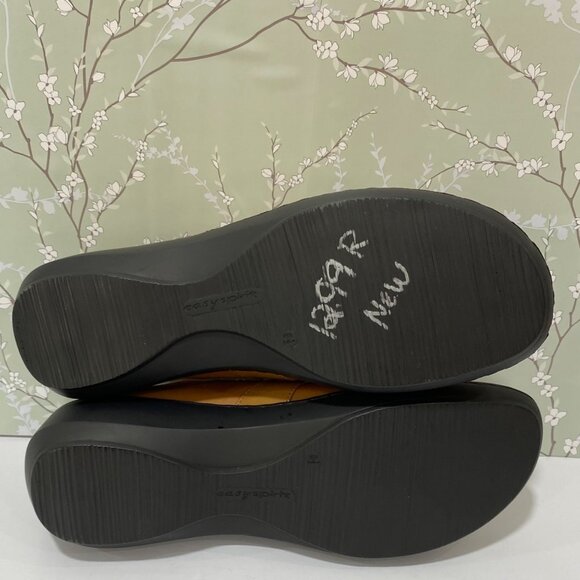 easySpirit Damaras leather Mules NWOT Caramel colored Women S 8.5 Gold accents - Picture 9 of 11